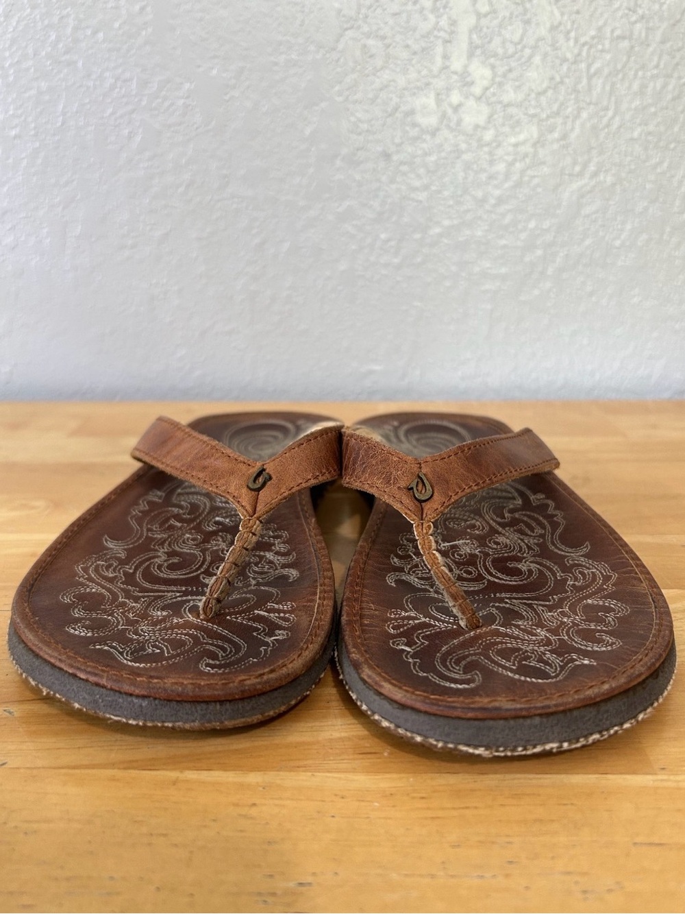 OluKai Paniolo Brown Leather Flip Flop Sandals Women’s US 6 Comfort Casual - Picture 4 of 9